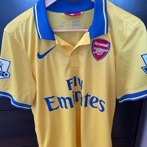 Arsenal 2013/2014 away jersey